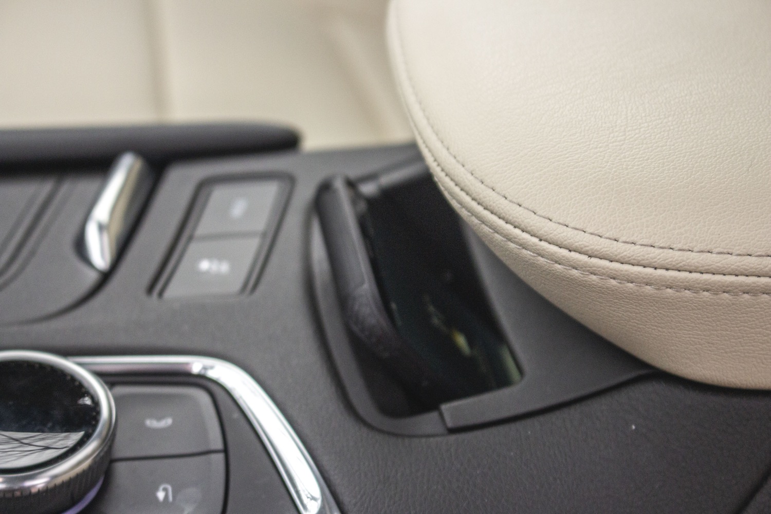 2020 Cadillac XT5 Features Next-Gen Wireless Smartphone Charging