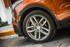 2019-Cadillac-XT4-Sport-Media-Drive-Mexico-Exterior-013-front-wheel