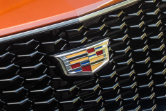 2019-Cadillac-XT4-Sport-Media-Drive-Mexico-Exterior-016-Cadillac-logo-on-grille