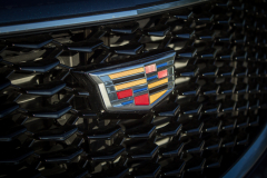 Cadillac-Logo-on-2019-Cadillac-XT4-Sport-002-front-grille-CS-Garage