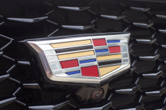Cadillac-logo-on-grille-of-2019-Cadillac-XT4-Sport-Exterior-in-Stellar-Black-Metallic-at-Cadillac-Event-002