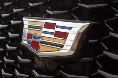 Cadillac-logo-on-grille-of-2019-Cadillac-XT4-Sport-Exterior-in-Stellar-Black-Metallic-at-Cadillac-Event-004