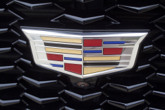 Cadillac-logo-on-grille-of-2019-Cadillac-XT4-Sport-Exterior-in-Stellar-Black-Metallic-at-Cadillac-Event-009