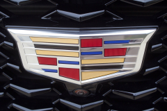 Cadillac-logo-on-grille-of-2019-Cadillac-XT4-Sport-Exterior-in-Stellar-Black-Metallic-at-Cadillac-Event-010