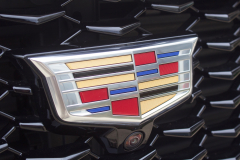 Cadillac-logo-on-grille-of-2019-Cadillac-XT4-Sport-Exterior-in-Stellar-Black-Metallic-at-Cadillac-Event-012