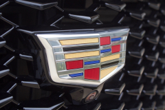 Cadillac-logo-on-grille-of-2019-Cadillac-XT4-Sport-Exterior-in-Stellar-Black-Metallic-at-Cadillac-Event-014