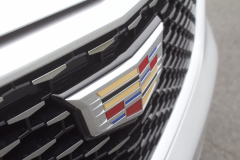 2020-Cadillac-XT6-Premium-Luxury-with-Platinum-Package-Exterior-XT6-Drive-017-Cadillac-logo-on-grille