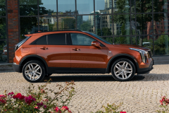 2021-Cadillac-XT4-Sport-Europe-Exterior-020-side-profile