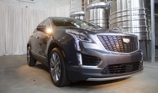 Comparing The Two 2020 Cadillac XT5 Grilles