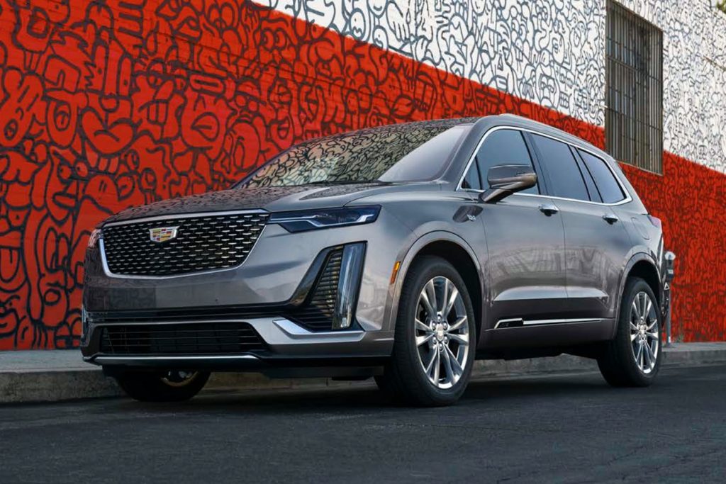 A front three quarters photo of a production version of the 2021 Cadillac XT6.