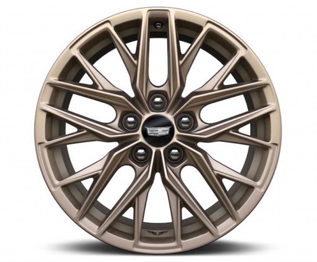 19-inch alloy wheel with Tech Bronze finish
