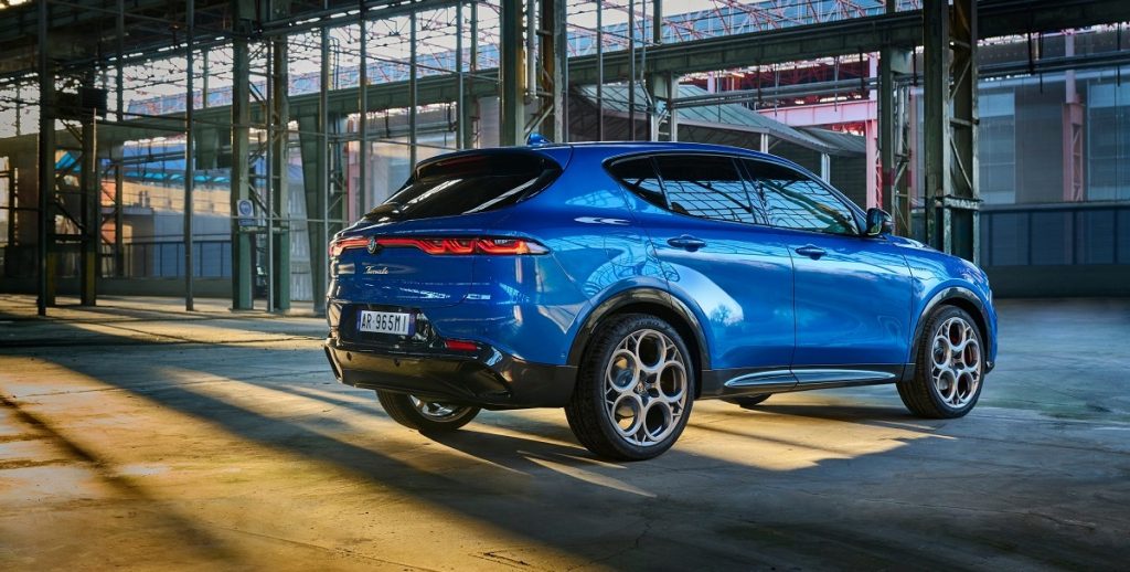 2023 Alfa Romeo Tonale Revealed As Cadillac XT4 Rival