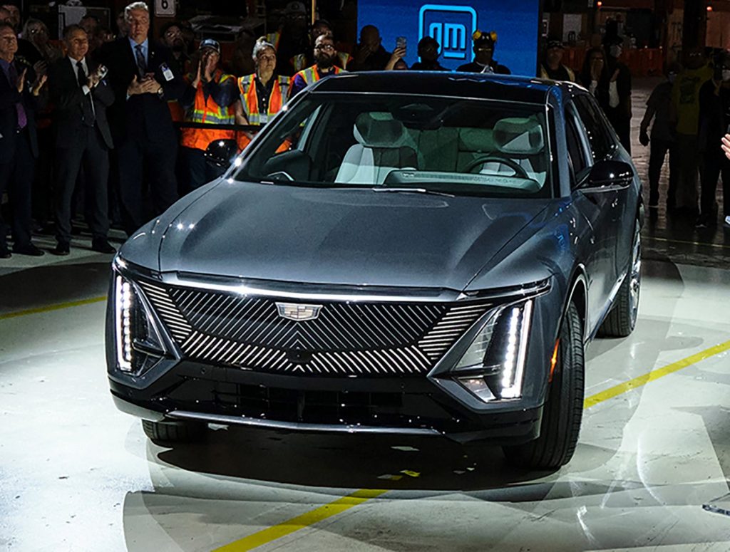 The next-gen CT6 appears to have a front lighting setup identical to that of the new Cadillac Lyriq.