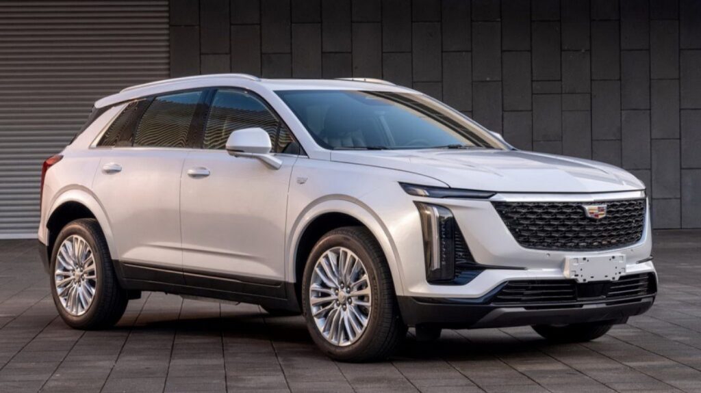 The front end of the 2025 Cadillac XT5.
