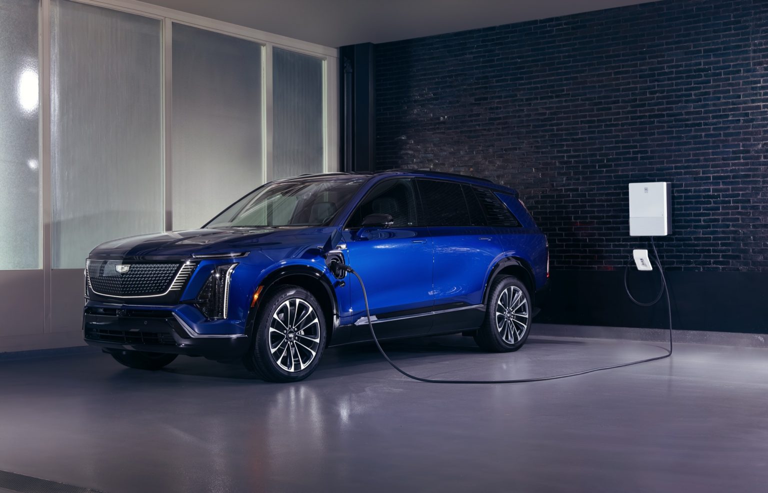 2026 Cadillac Vistiq Revealed With 3 Rows, 615 Horses, 300 Mile Range